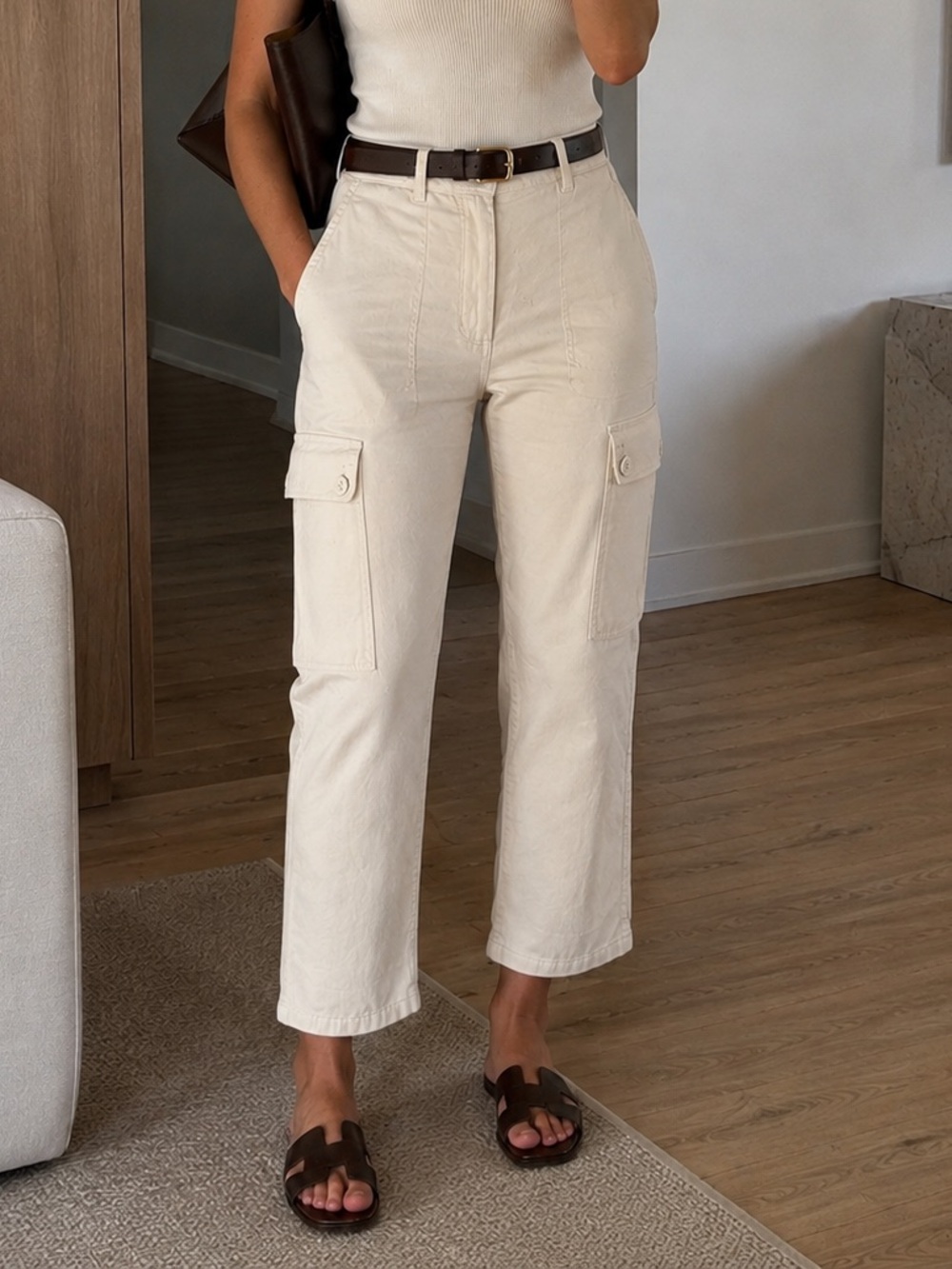 FRAME Cream Cargo Pants Size 26 Utility Straight Leg Cropped Quiet Luxury Simple